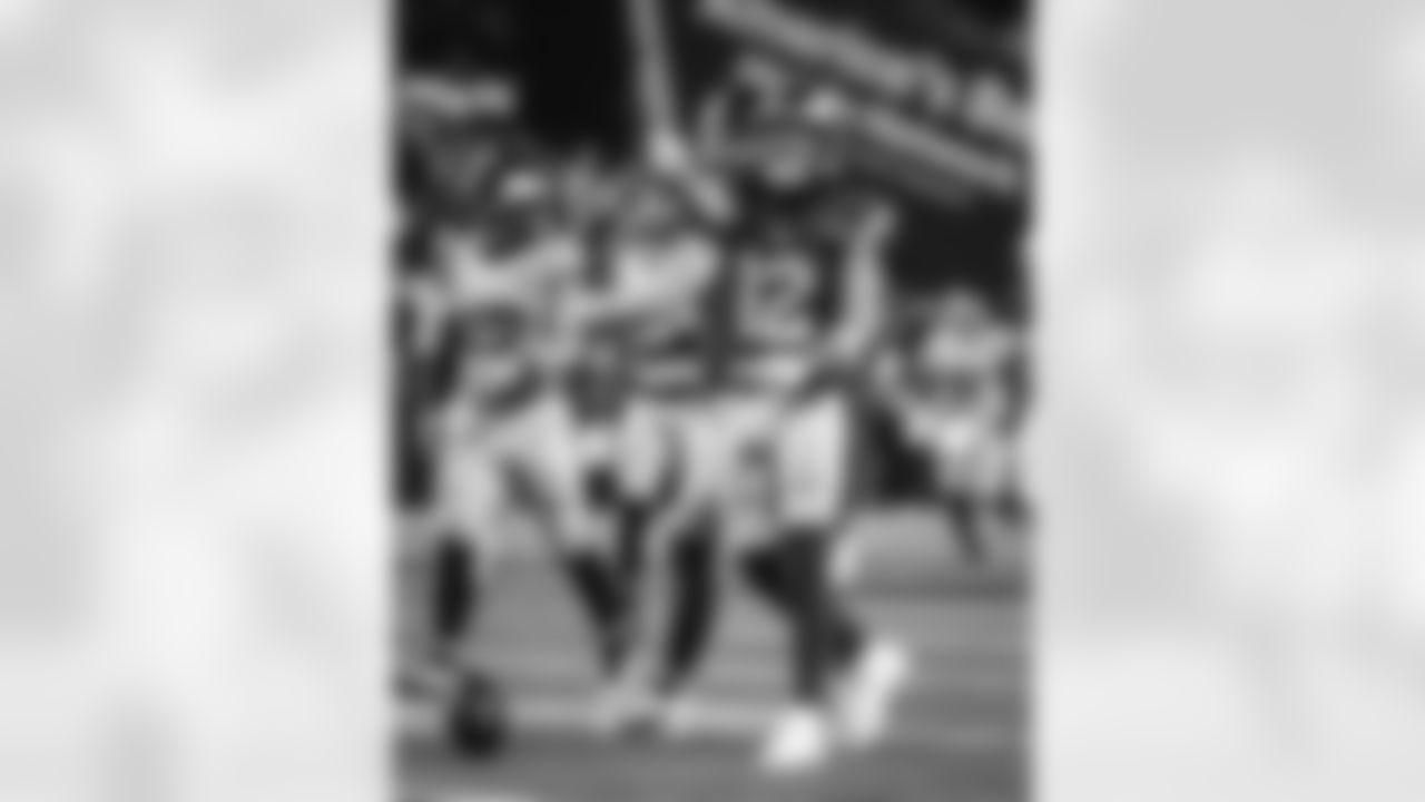 The Los Angeles Rams take on the Seattle Seahawks in week 16 of the 2025 NFL regular season.