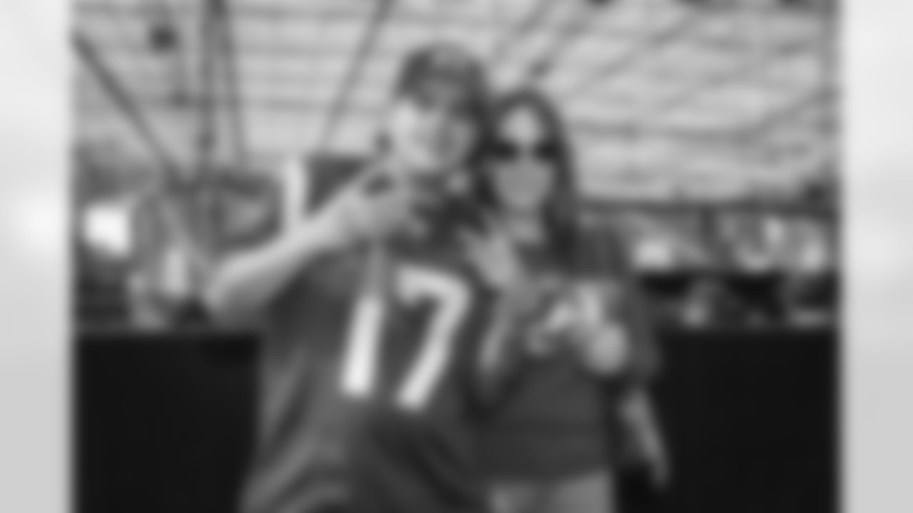 The Los Angeles Rams take on the Houston Texans in week 1 of the 2025 NFL regular season.