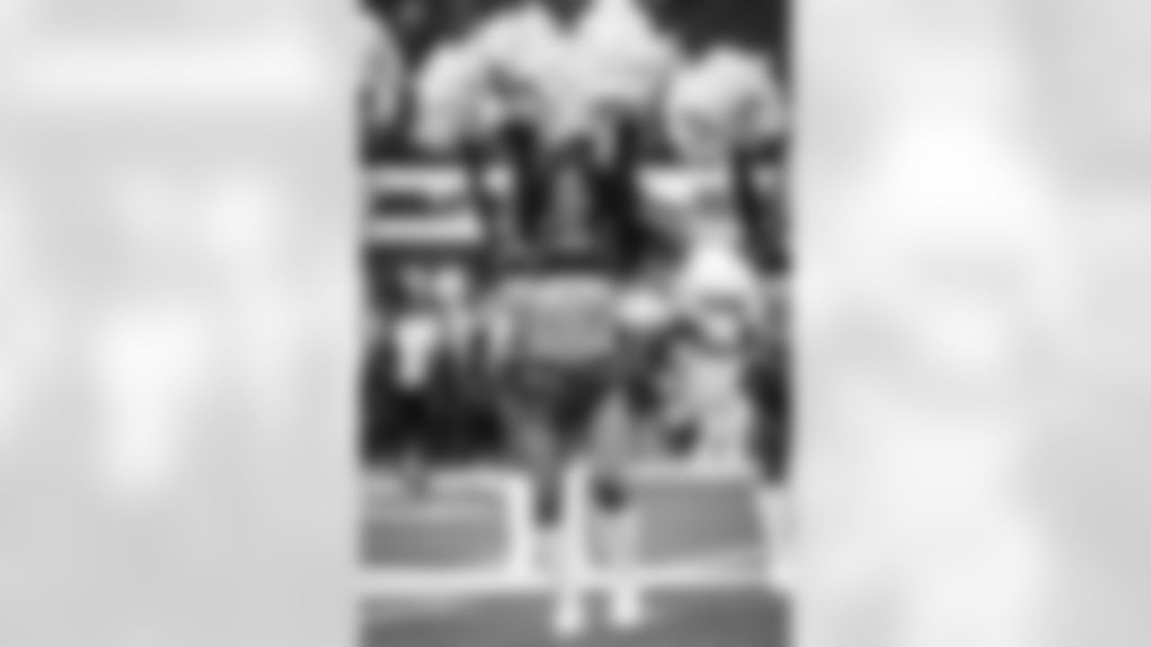 E_260104_Rams_vs_Cardinals_TE_165