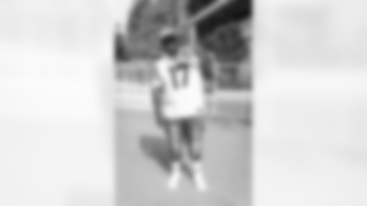 The Los Angeles Rams take on the New Orleans Saints in week 9 of the 2025 NFL regular season.