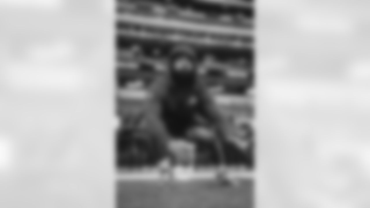 23 RB Kyren Williams warms up pregame ahead of the Rams vs. Cardinals Week 18 matchup