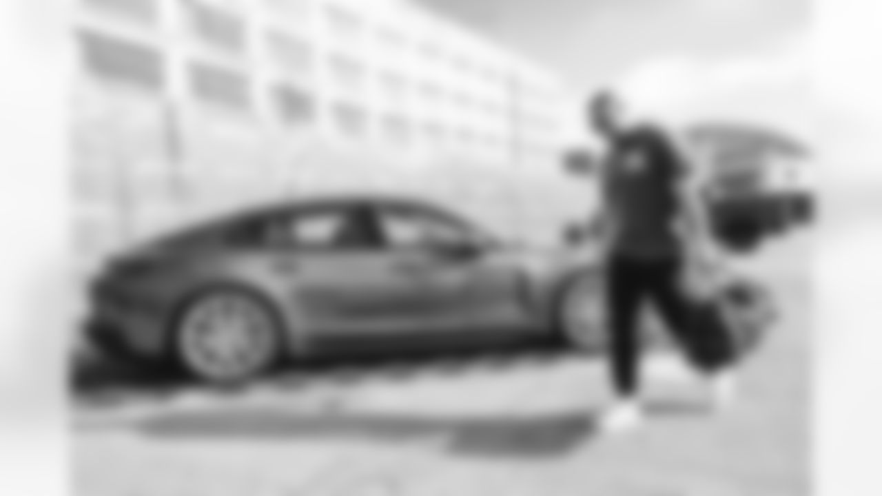 55 DE Braden Fiske arrives at SoFi Stadium for today's matchup against the Lions