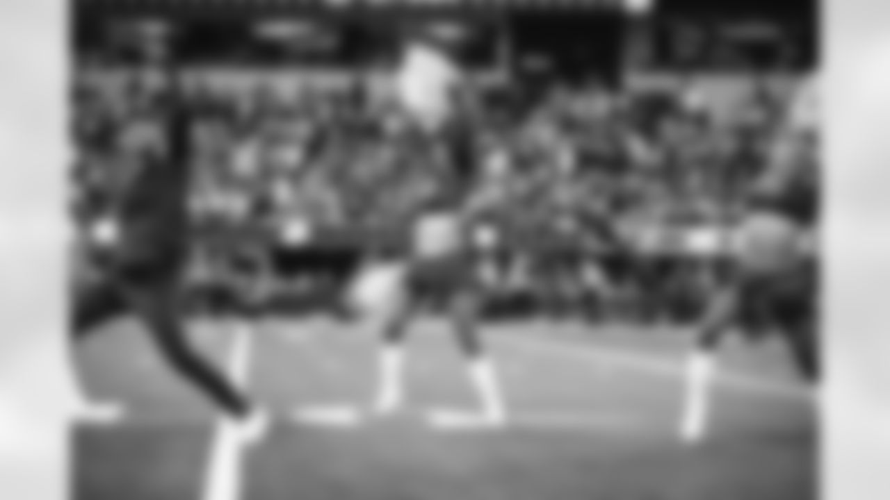 The Los Angeles Rams take on the Buffalo Bills in week 14 of the 2024 NFL regular season.