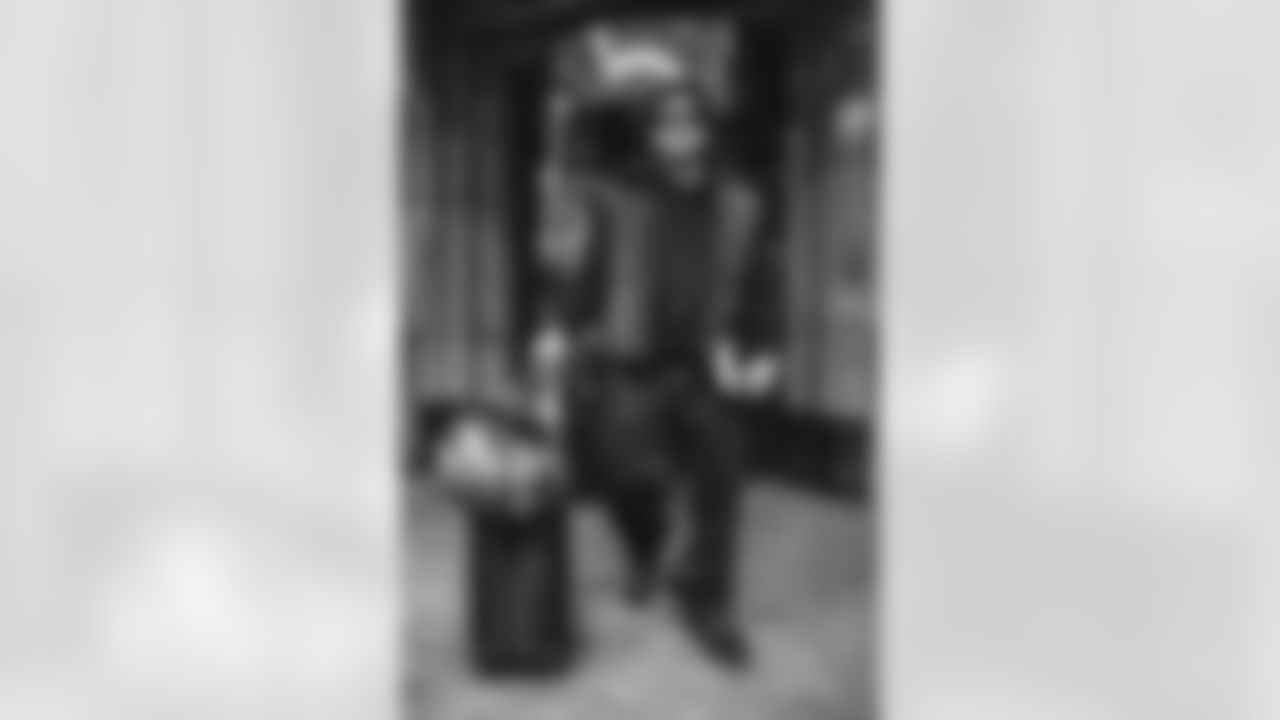 22 RB Blake Corum travels to Soldier Field for divisional playoff game vs. Bears