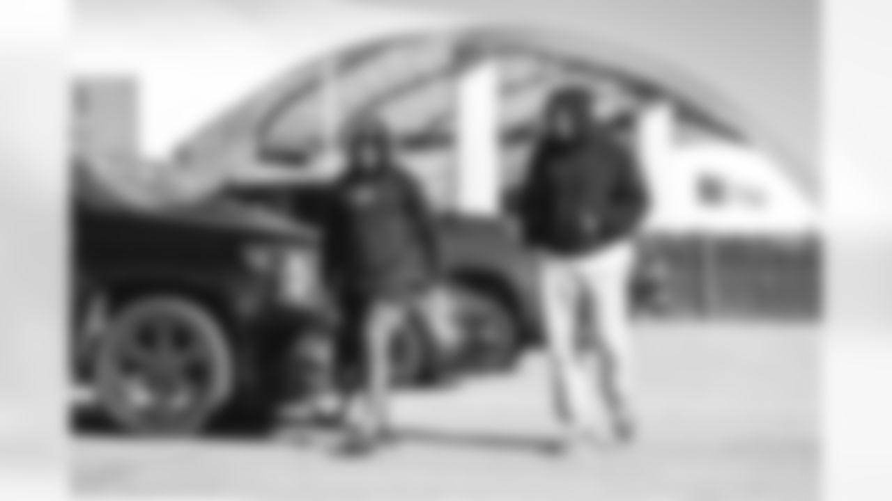 27 RB Jarquez Hunter & 18 TE Terrance Ferguson arrive at SoFi Stadium for Sunday Night Football against the Buccaneers