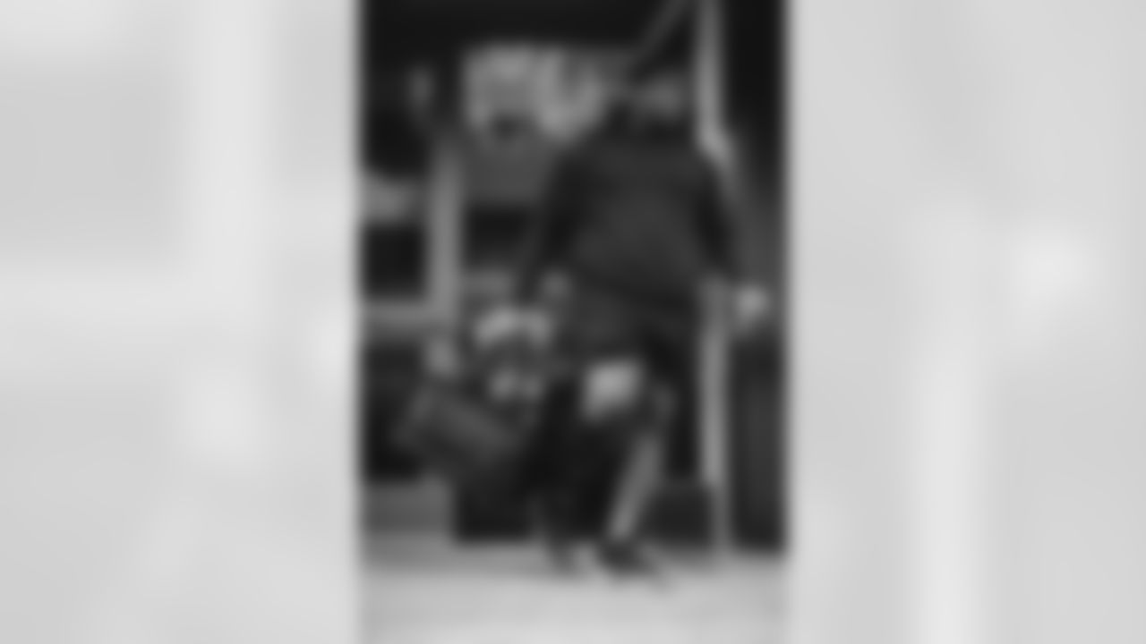 95 NT Poona Ford travels to State Farm Stadium for today's game against the Cardinals