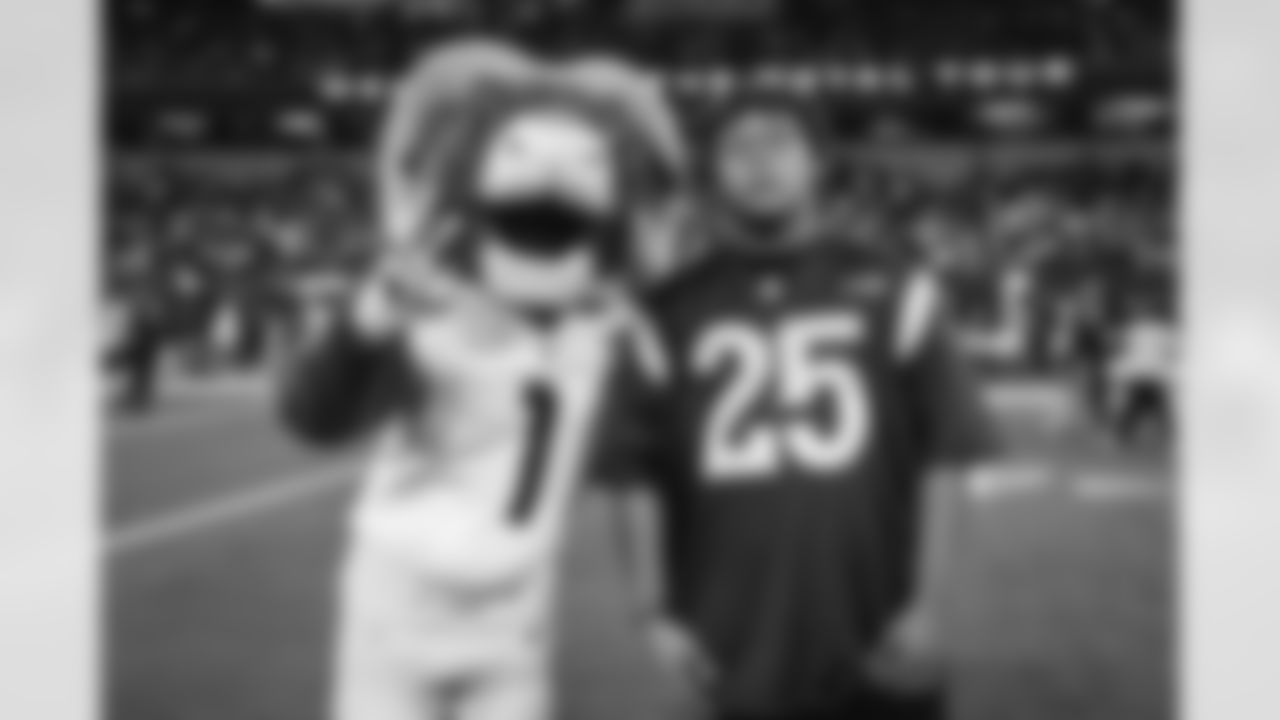 The Los Angeles Rams take on the Tampa Bay Buccaneers in week 12 of the 2025 NFL regular season.