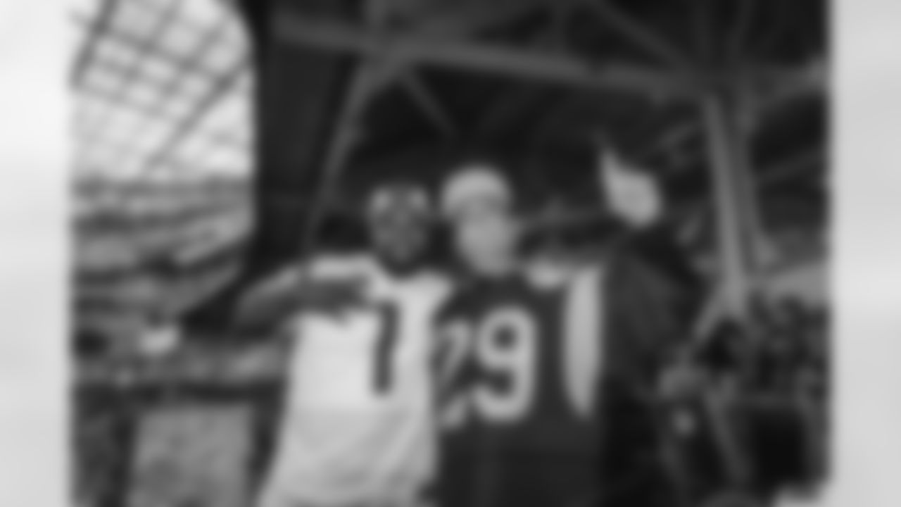 The Los Angeles Rams take on the Detroit Lions in week 15 of the 2025 NFL regular season.