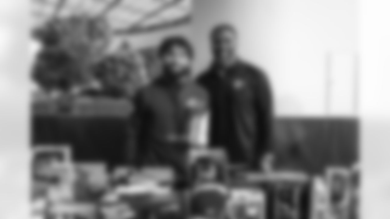 E_251222_Spark_Of_Love_Toy_Drive_AD_2710