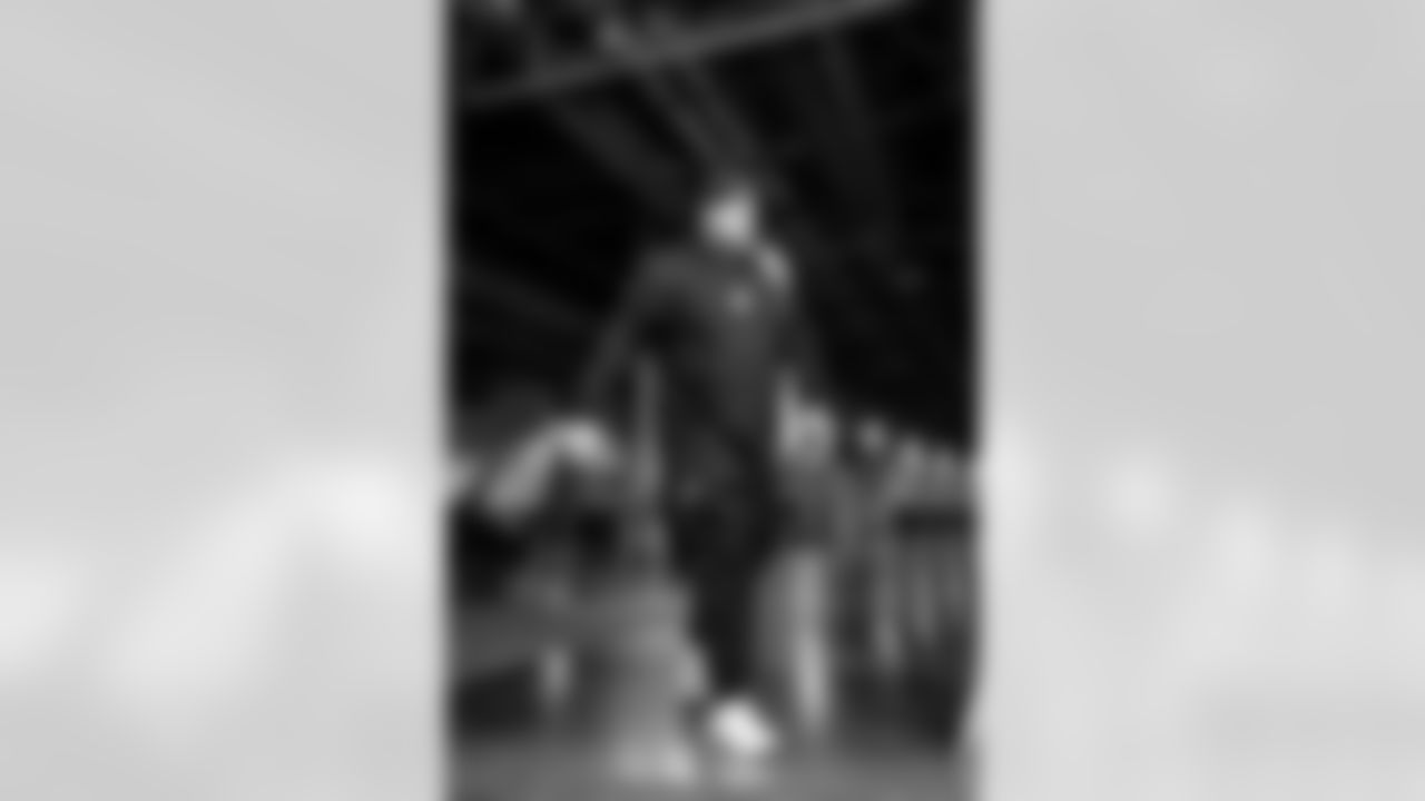 50 OL Beaux Limmer arrives at SoFi Stadium for today's matchup against the Seahawks