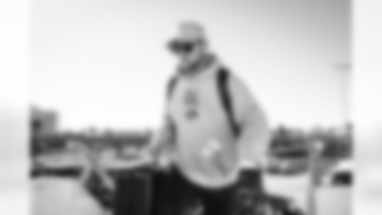 51 ILB Troy Reeder travels to Carolina for Wild Card matchup vs. Panthers