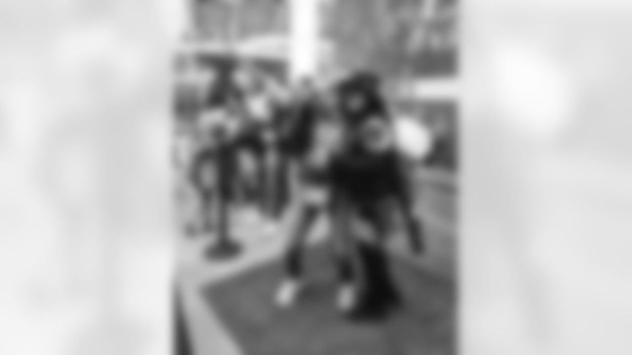 E_260125_Rams_House_Party_RH_0124