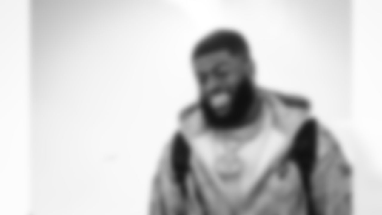 E_251129_Regular_Season_Week_13_Travel_Panthers_BT_0066