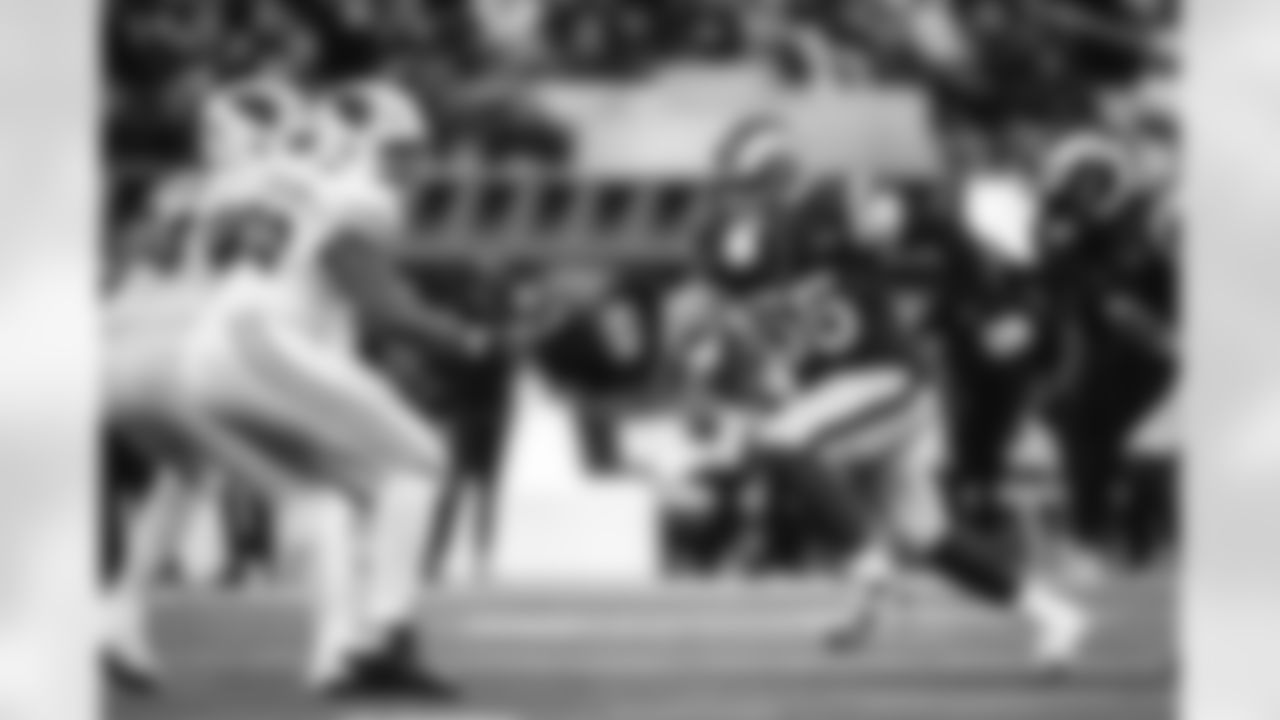 E_260104_Rams_vs_Cardinals_TE_655