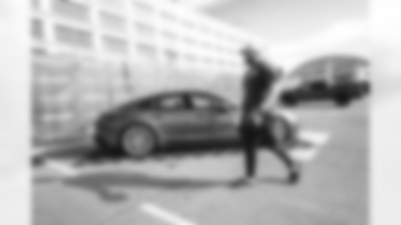 65 OL Coleman Shelton arrives at SoFi Stadium for today's matchup against the Lions