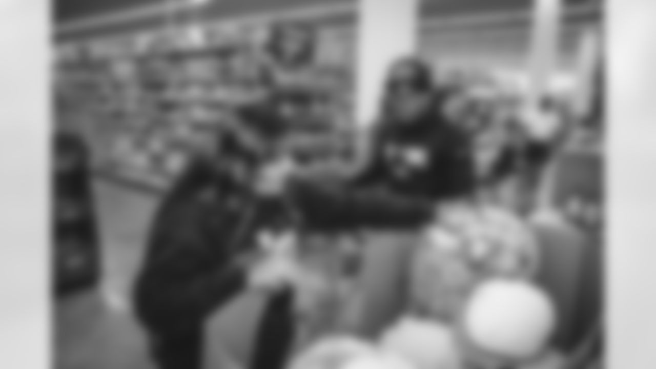 E_RAMS SHOPPING SPREE_0063