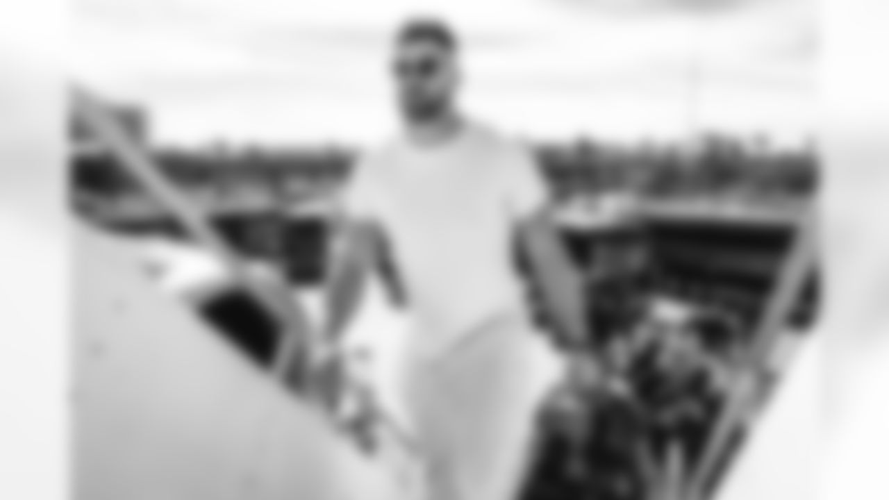 38 TE Nick Vannett travels to Chicago for Divisional matchup vs. Bears