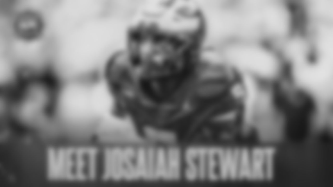 Outside linebacker Josaiah Stewart, Michigan, Round 3, Pick 90
