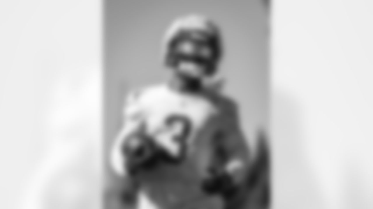 E_251008_Regular_Season_Week6_Practice_BT_0347