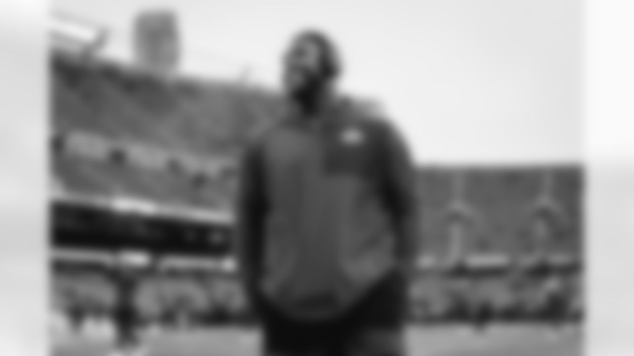 The Los Angeles Rams take on the Chicago Bears in the divisional round of the 2025 NFL post season.