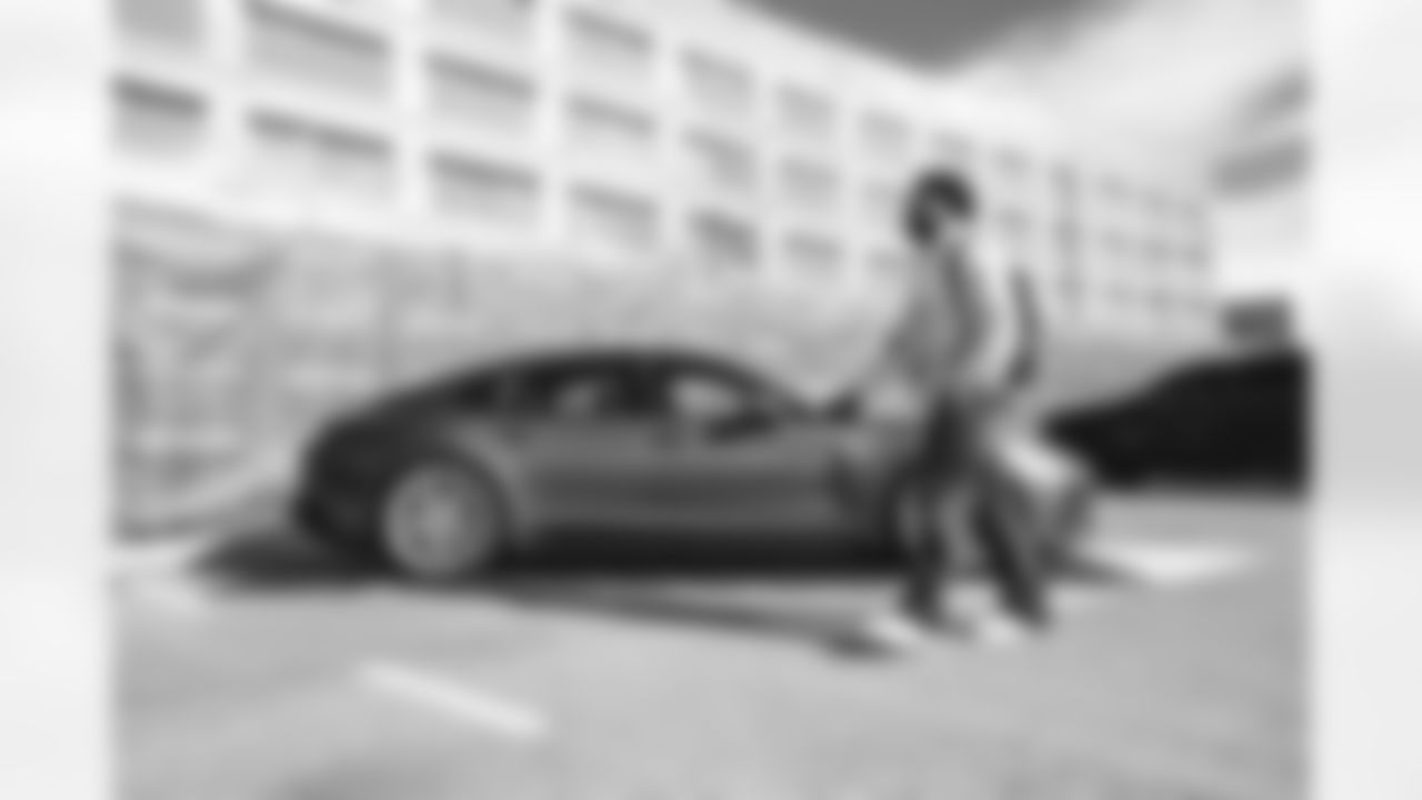 10 OLB Josaiah Stewart arrives at SoFi Stadium for today's matchup against the Lions