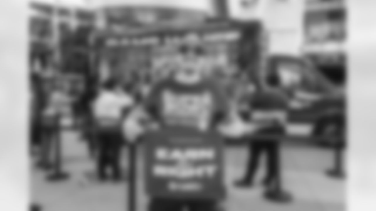 E_260116_Experiential_Playoffs_Activation_RH_0013