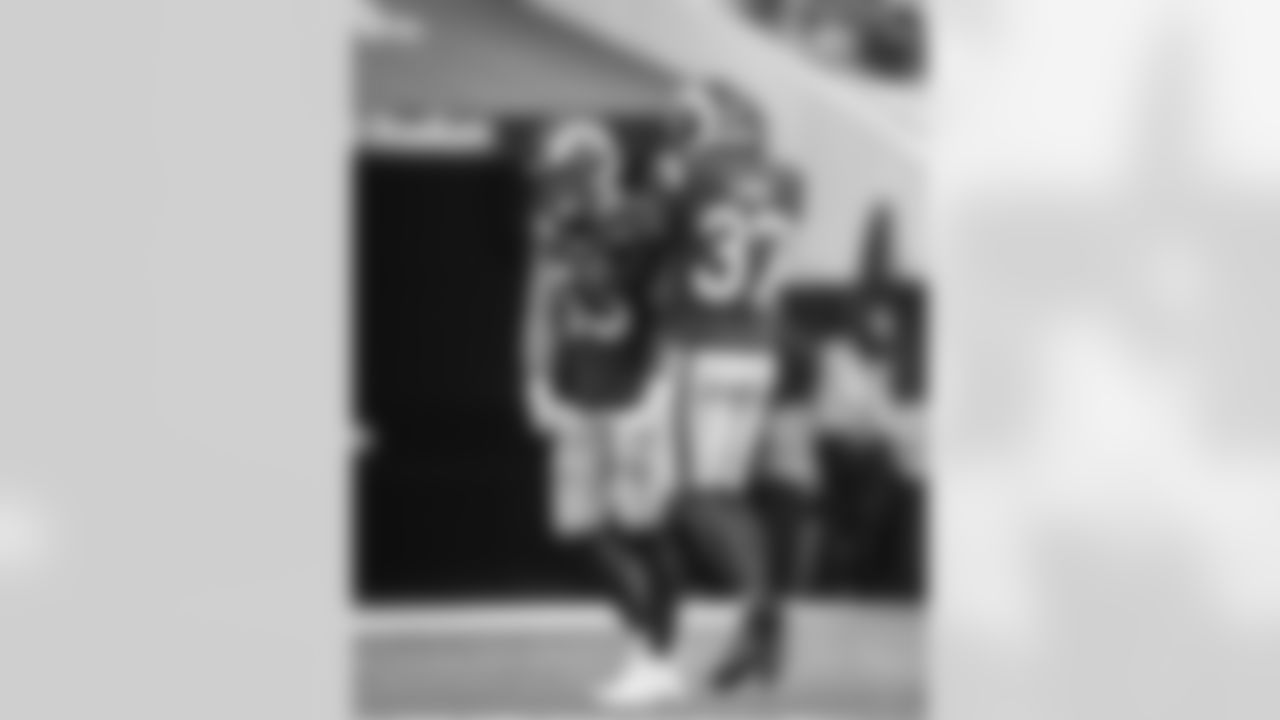 The Los Angeles Rams take on the New Orleans Saints in week 9 of the 2025 NFL regular season.