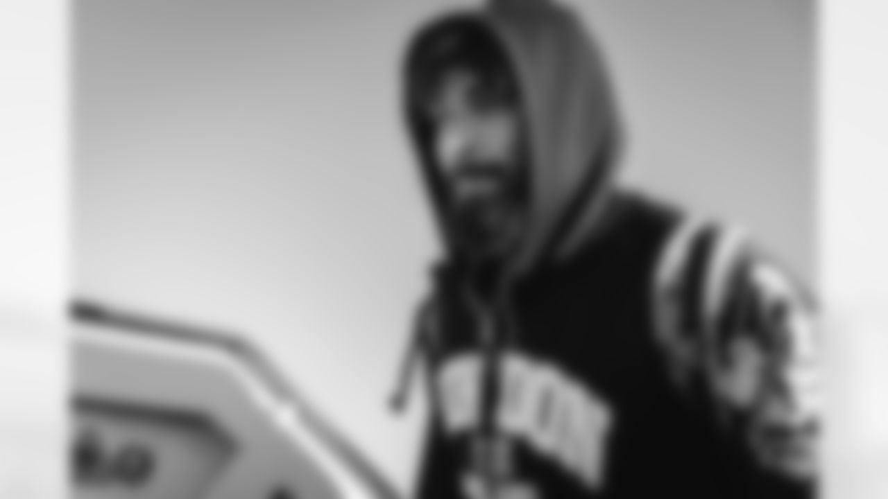 E_251206_Regular_Season_Week_14_Travel_BT_0054