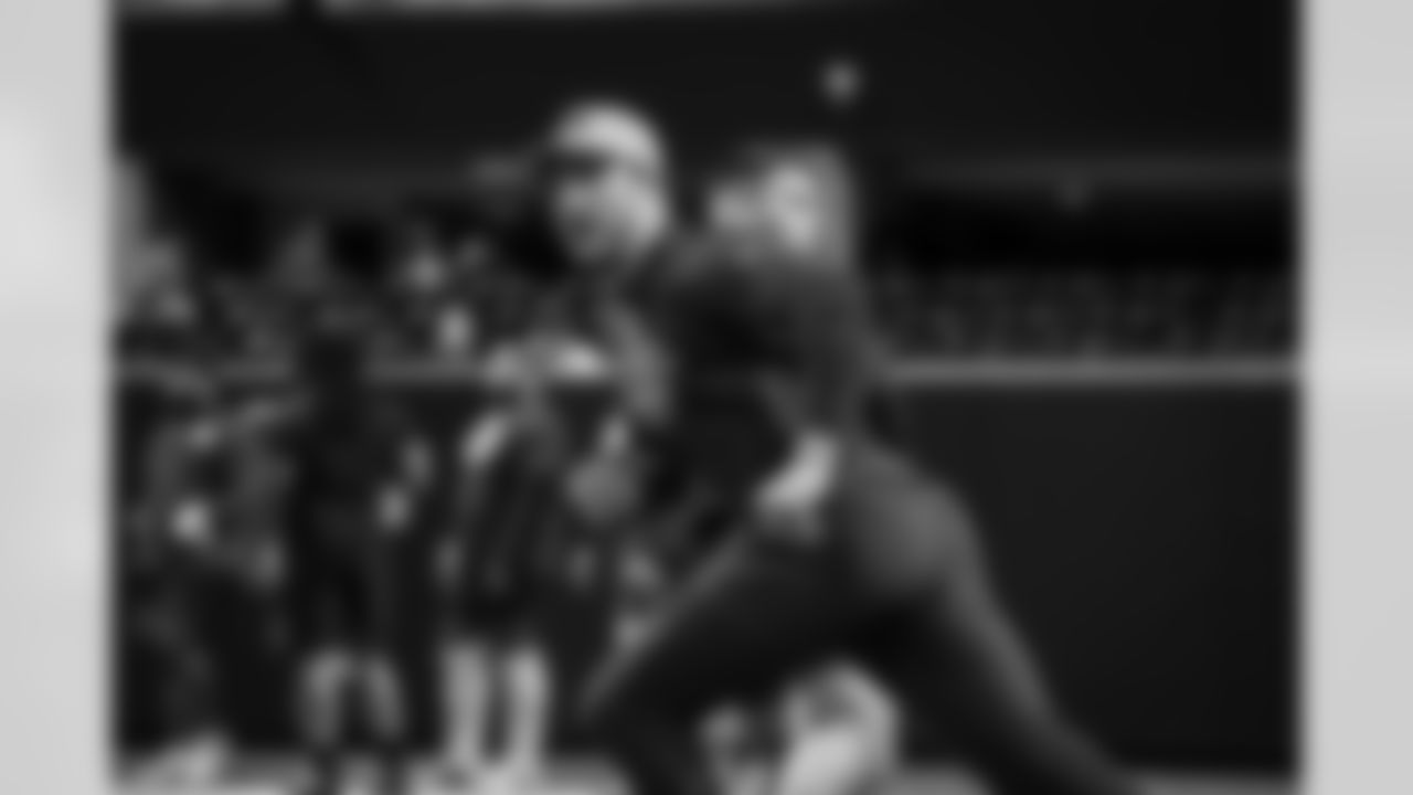 53 ILB Nate Landman warms up pregame ahead of the Rams vs. Falcons Week 17 matchup