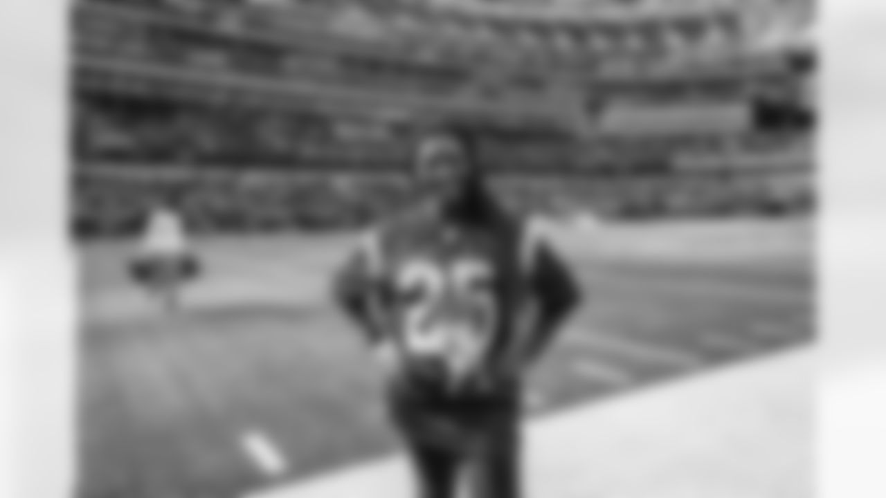 The Los Angeles Rams take on the Detroit Lions in week 15 of the 2025 NFL regular season.