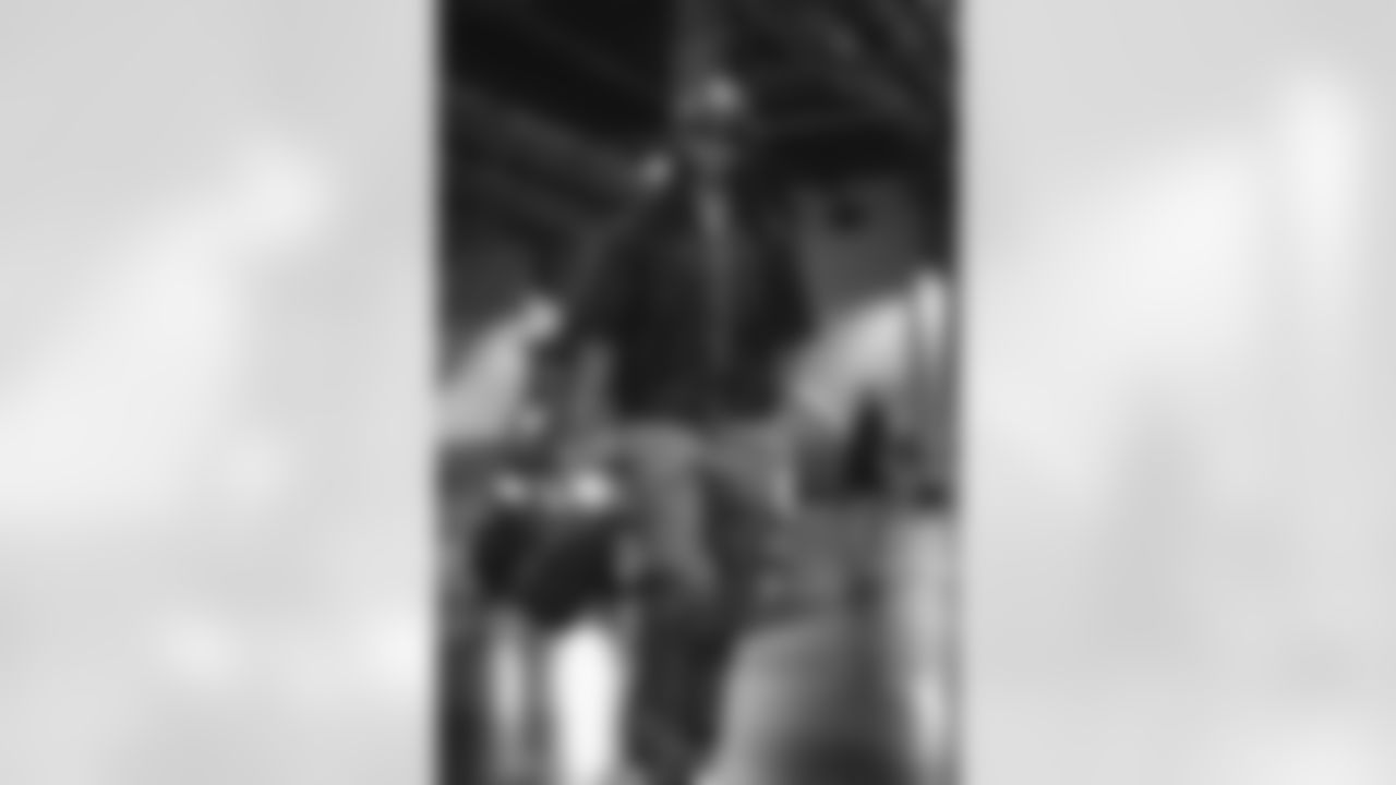 17 WR Davante Adams arrives at SoFi Stadium for today's matchup against the Saints