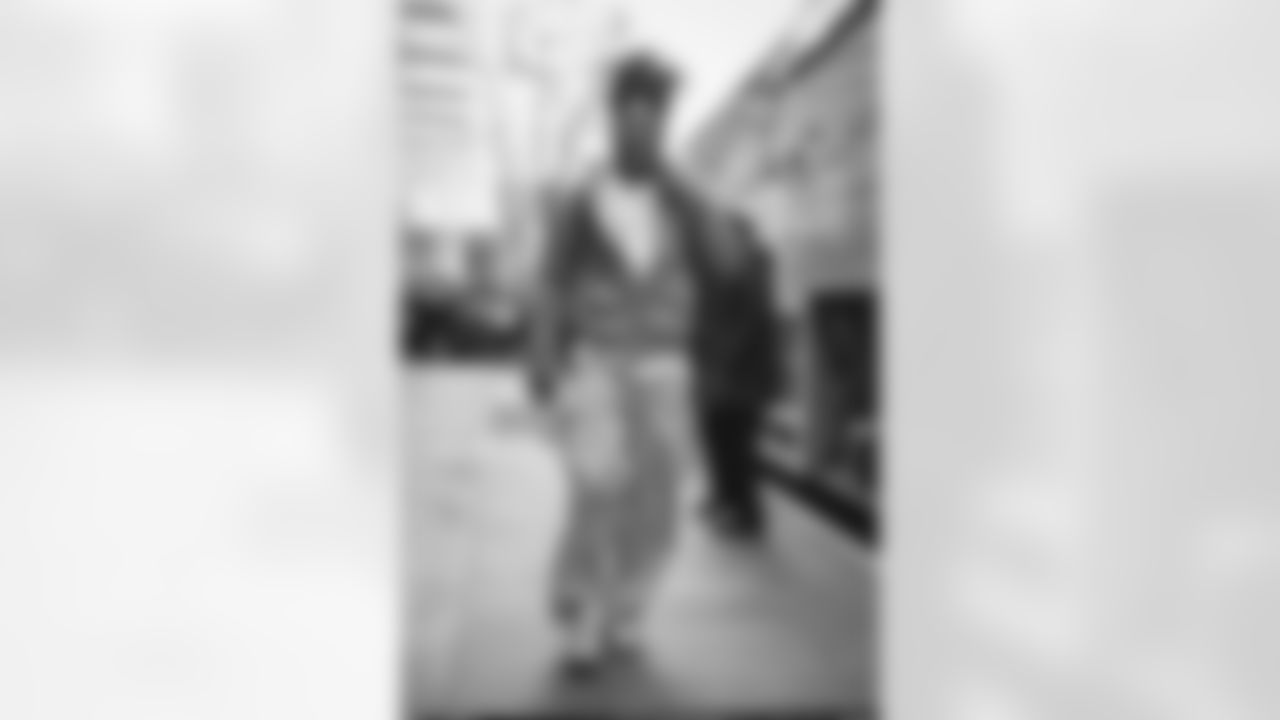 24 ILB Elias Neal travels to Lumen Field for today's NFC Championship game against the Seahawks