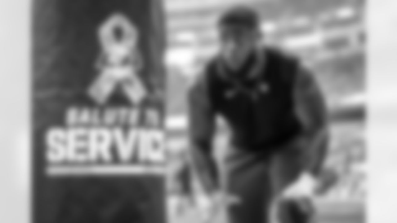 8 OLB Jared Verse warms up pregame ahead of the Rams vs. Saints Week 9 matchup