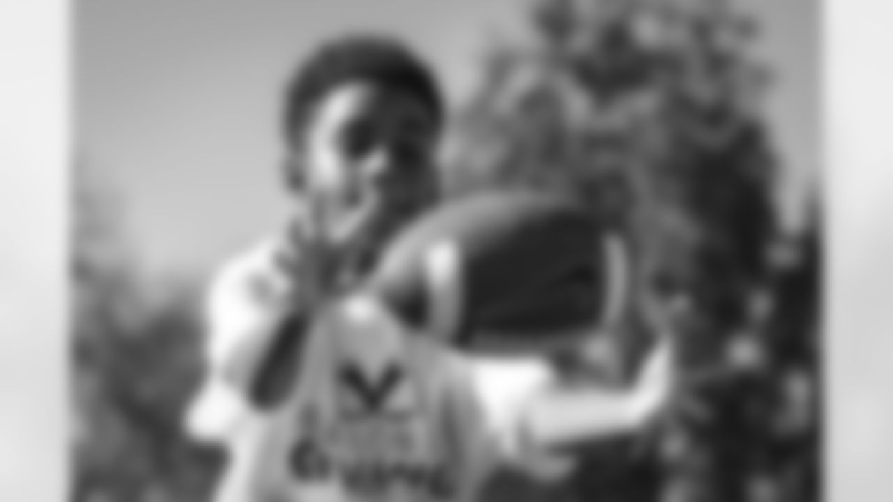 E_251202_Shoes_That_Fit_AD_0707