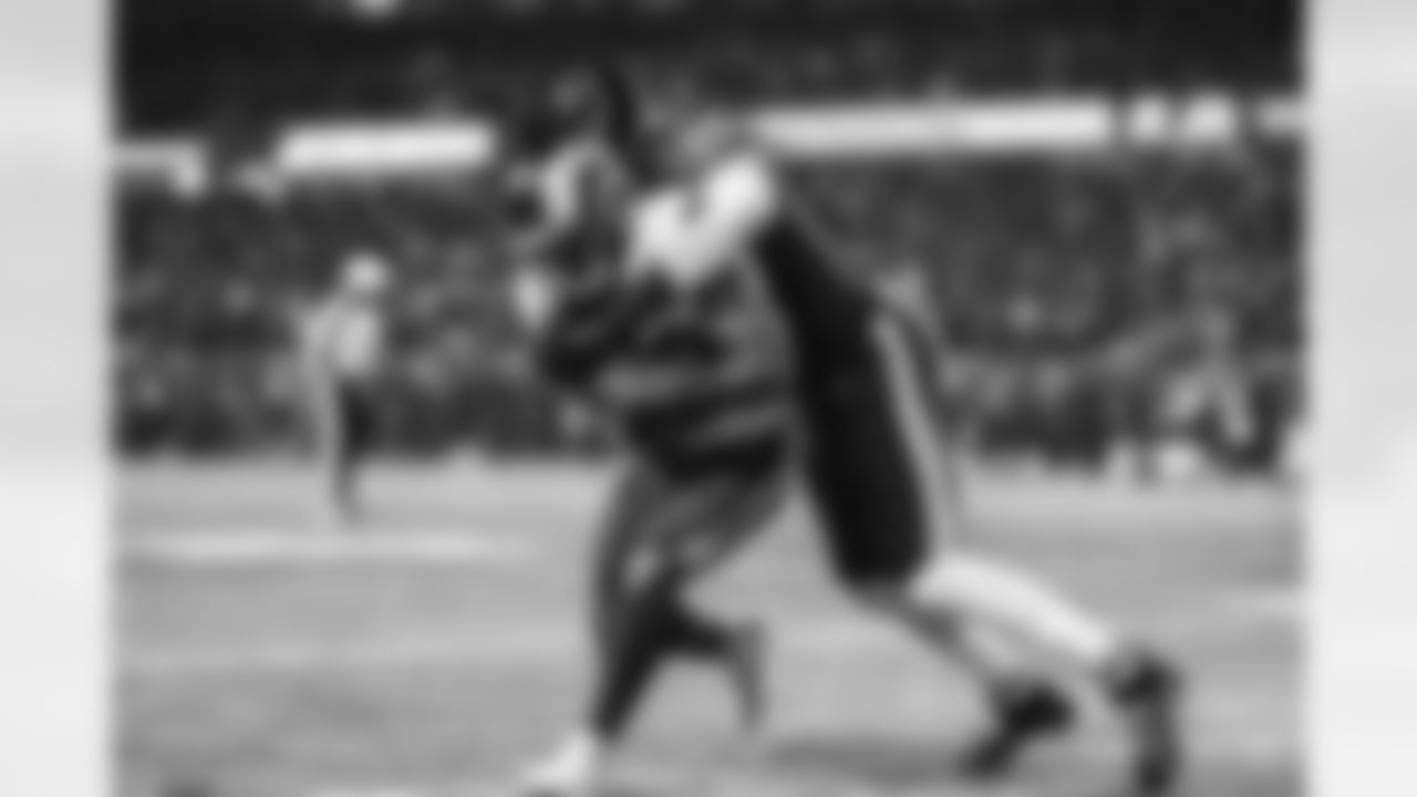 The Los Angeles Rams take on the Chicago Bears in the divisional round of the 2025 NFL post season.