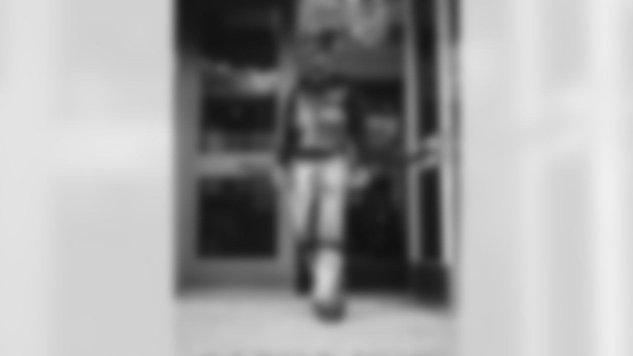 19 WR Xavier Smith travels to State Farm Stadium for today's game against the Cardinals