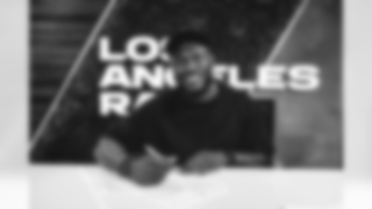 Free agent Tre White signs his Rams contract