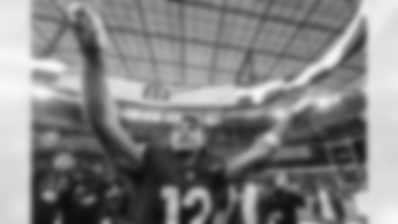 The Los Angeles Rams take on the Detroit Lions in week 15 of the 2025 NFL regular season.