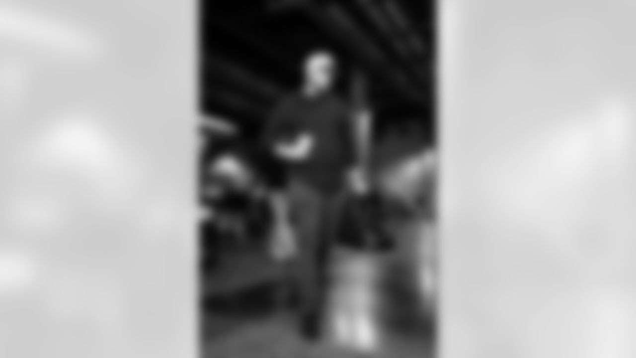 65 OL Coleman Shelton arrives at SoFi Stadium for today's matchup against the Seahawks