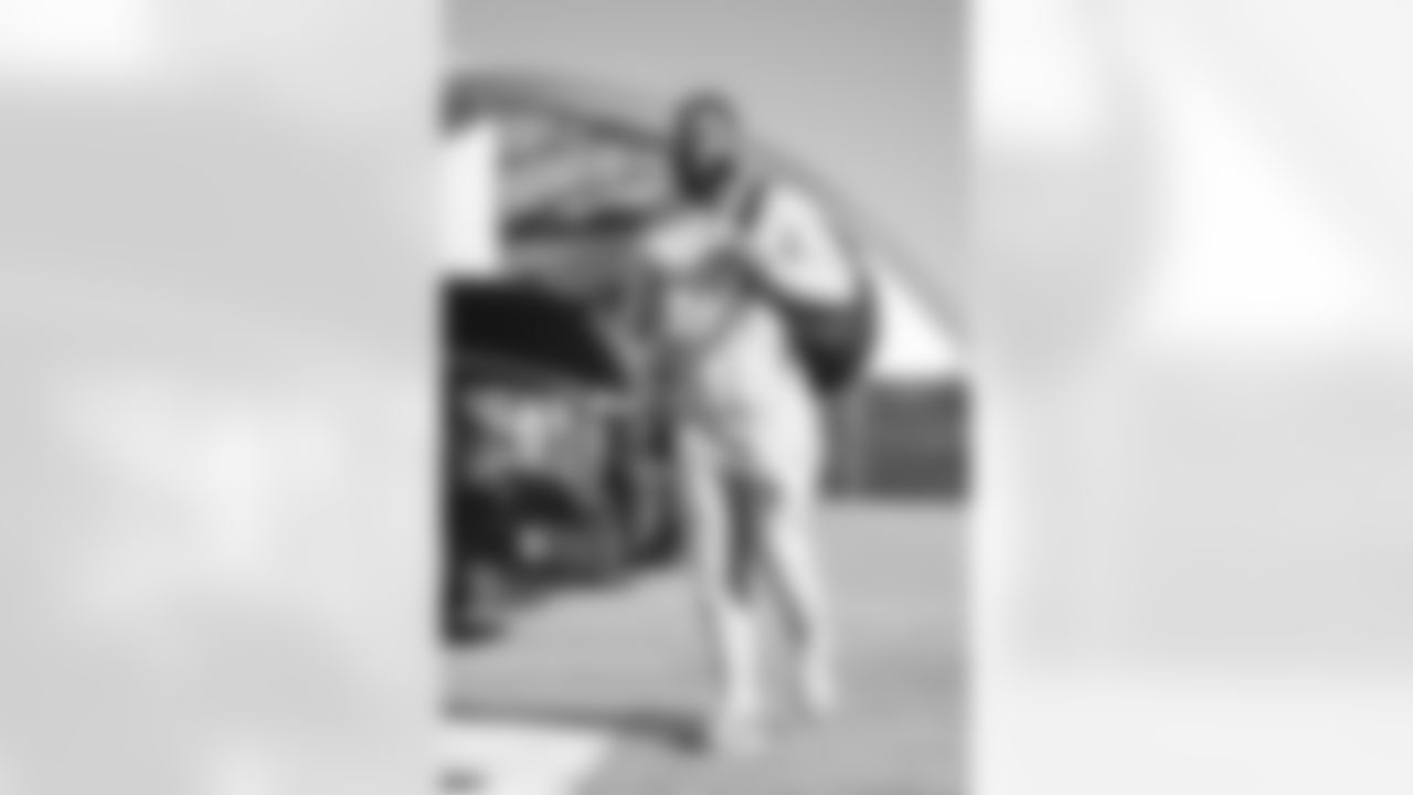 48 ILB Omar Speights arrives at SoFi Stadium for Sunday Night Football against the Buccaneers