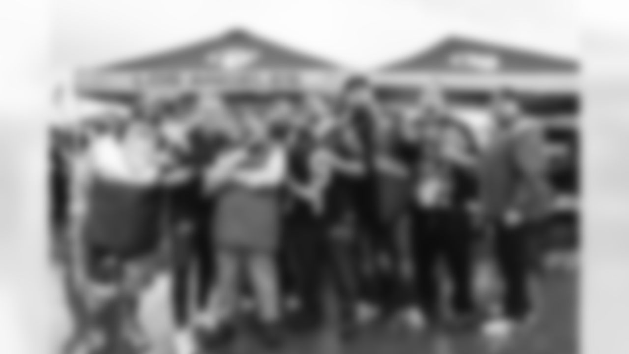 The Los Angeles Rams take on the Arizona Cardinals at SoFi Stadium in Week 18 of the 2025 season.