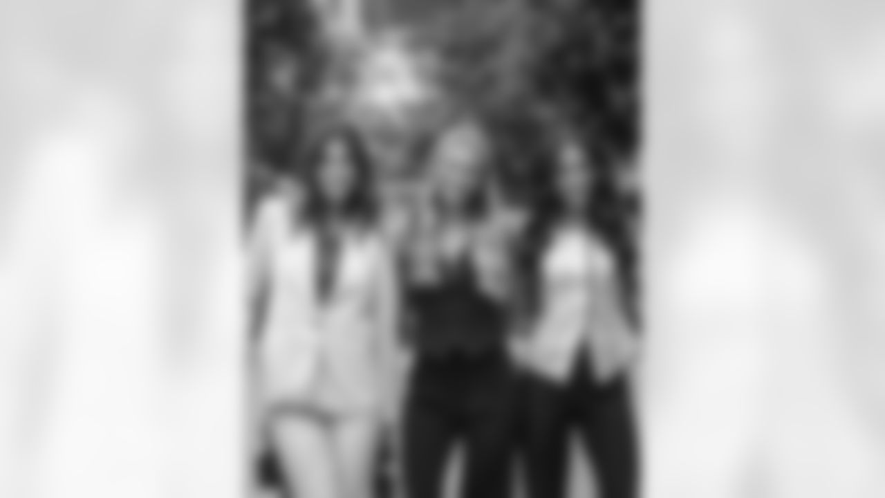 The Los Angeles Rams take on the Detroit Lions in week 15 of the 2025 NFL regular season.