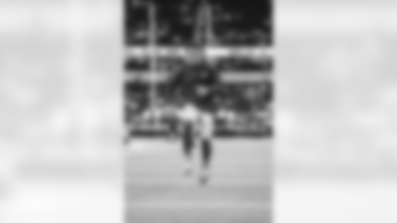 12 WR Puka Nacua warms up pregame ahead of the Rams vs. Buccaneers Week 12 matchup on Sunday Night Football