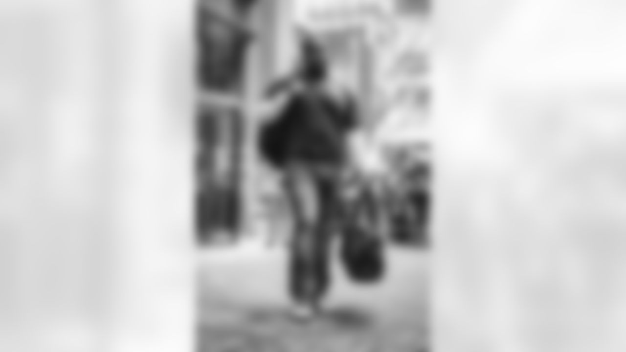 90 DE Tyler Davis travels to Bank of America Stadium for Wild Card matchup vs. Panthers