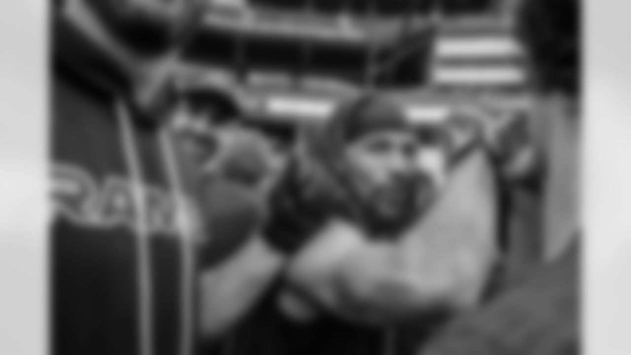 Rams players warm up pregame ahead of the Rams vs. Seahawks Week 11 matchup