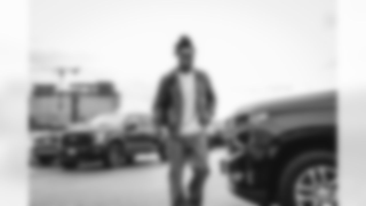 17 WR Davante Adams arrives at SoFi Stadium for today's game vs. the Cardinals