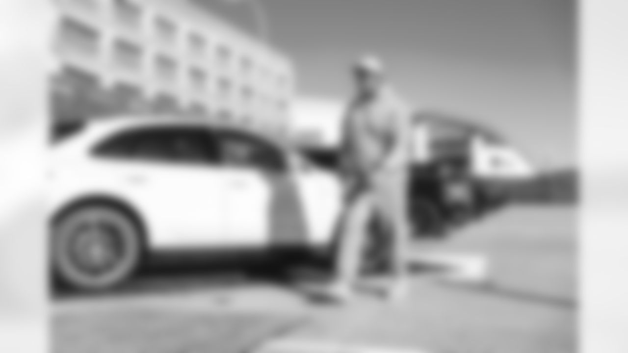 77 OL Alaric Jackson arrives at SoFi Stadium for Sunday Night Football against the Buccaneers