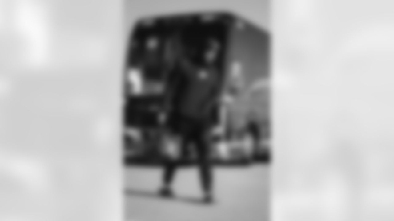 E_251206_Regular_Season_Week_14_Travel_BT_0096