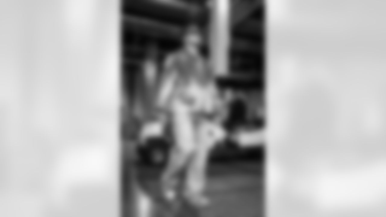 22 RB Blake Corum arrives at SoFi Stadium for today's matchup against the Seahawks