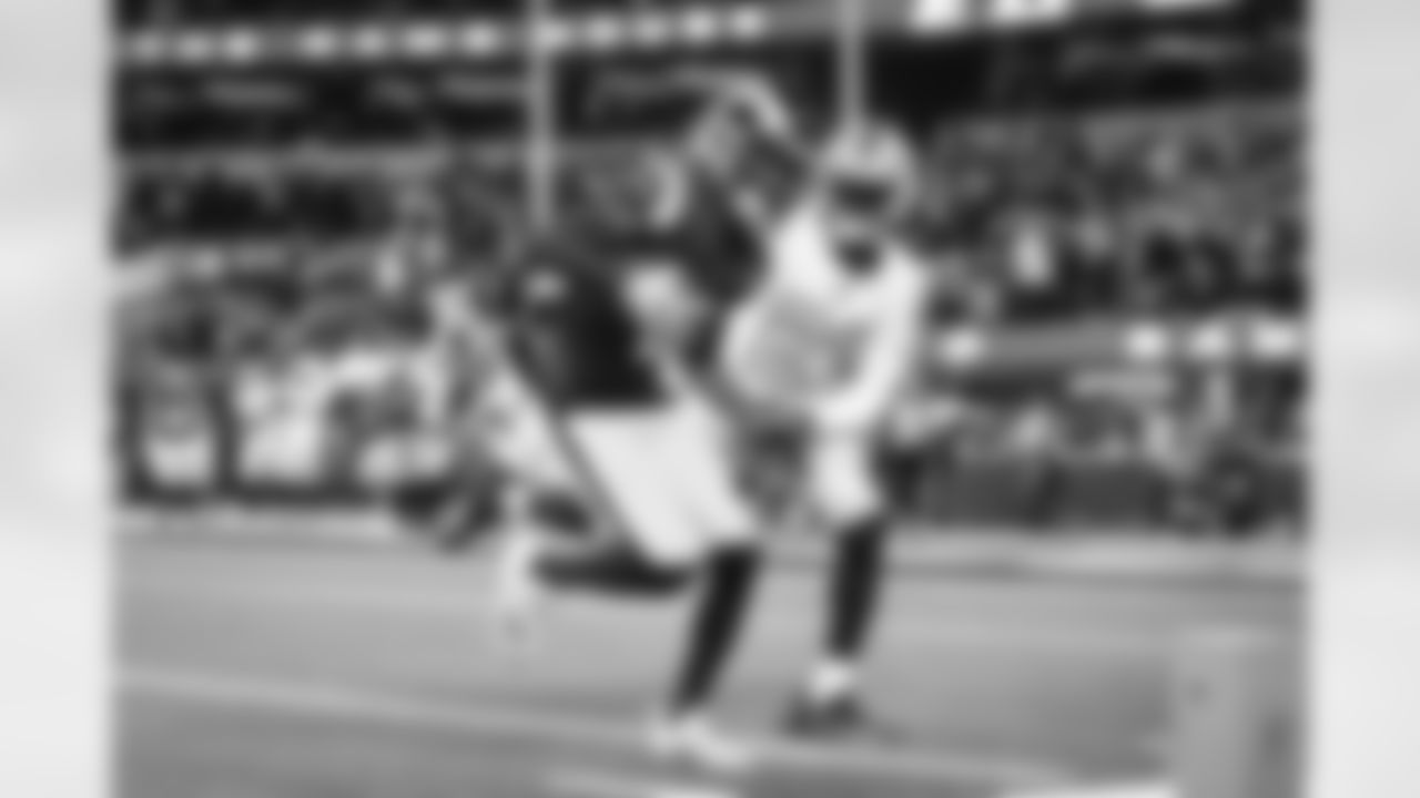 The Los Angeles Rams take on the Las Vegas Raiders during Week 14 of the 2022 NFL regular season.